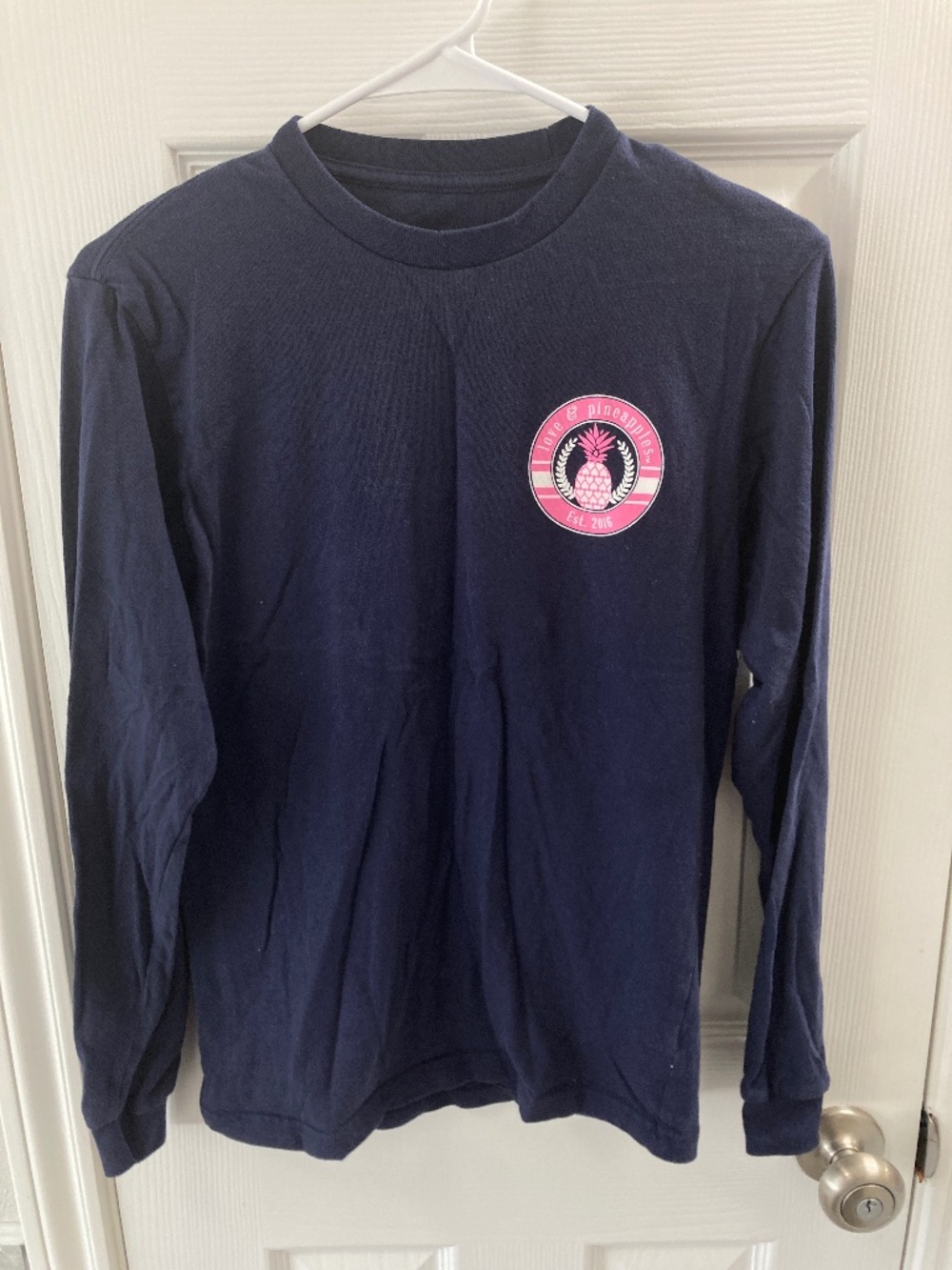 VGUC Love & Pineapples Size Small Oh So Merry Shirt
